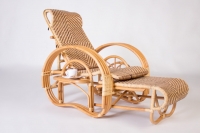 Крісло-шезлонг розкладне з висувним пуфиком з натурального ротанга
